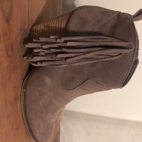 Steve Madden taupe booties - Picture 3 of 3